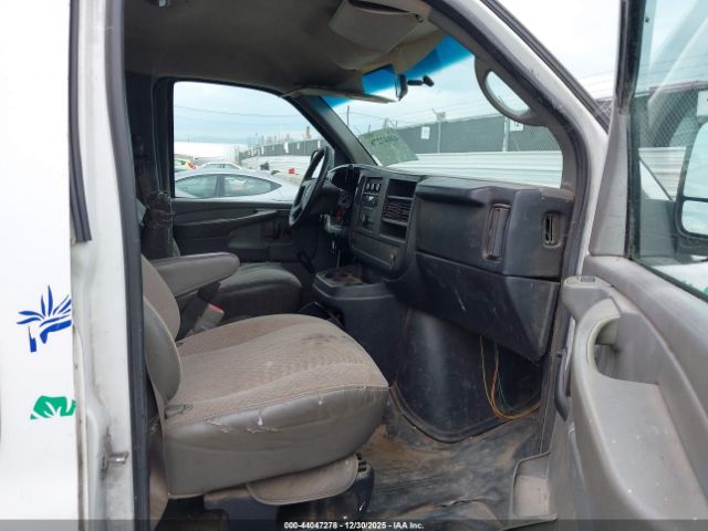 Chevrolet Express Work Van Image 10