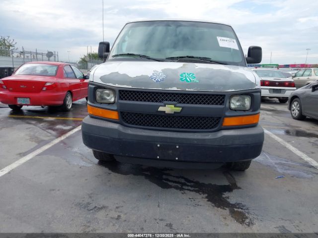 Chevrolet Express Work Van Image 12