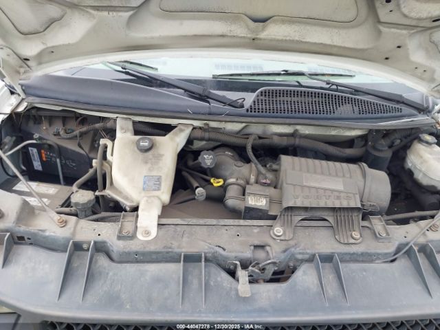 Chevrolet Express Work Van Image 7