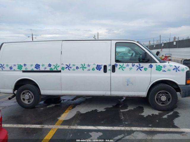 Chevrolet Express Work Van Image 2