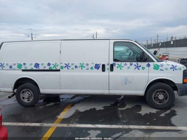 Chevrolet Express Work Van Image 2