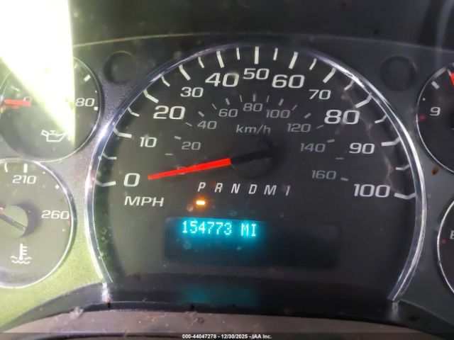 Chevrolet Express Work Van Image 3