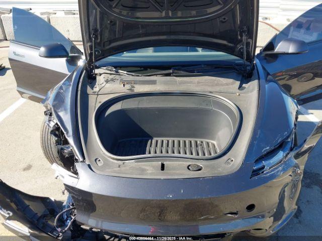 Tesla Model 3 Image 9