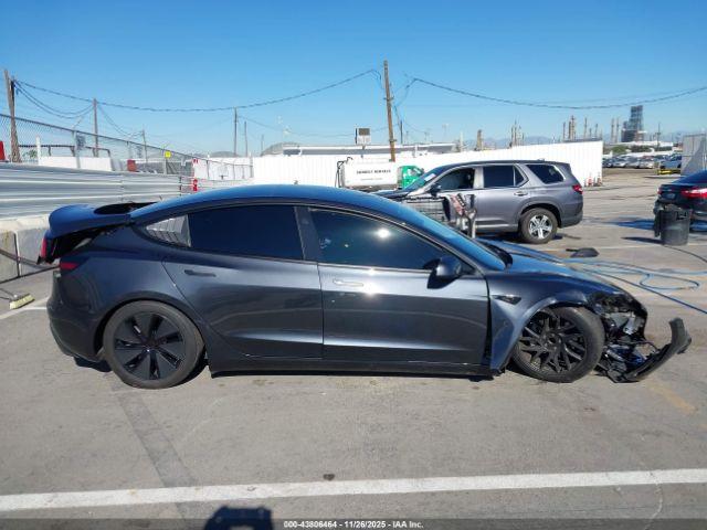 Tesla Model 3 Image 11