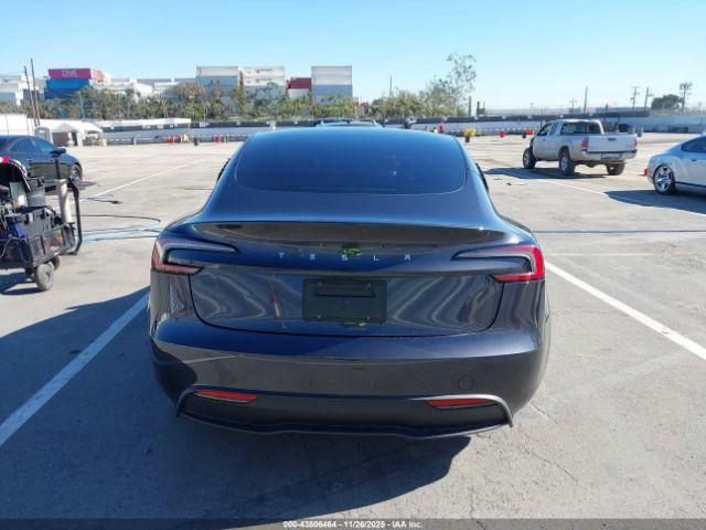 Tesla Model 3 Image 8