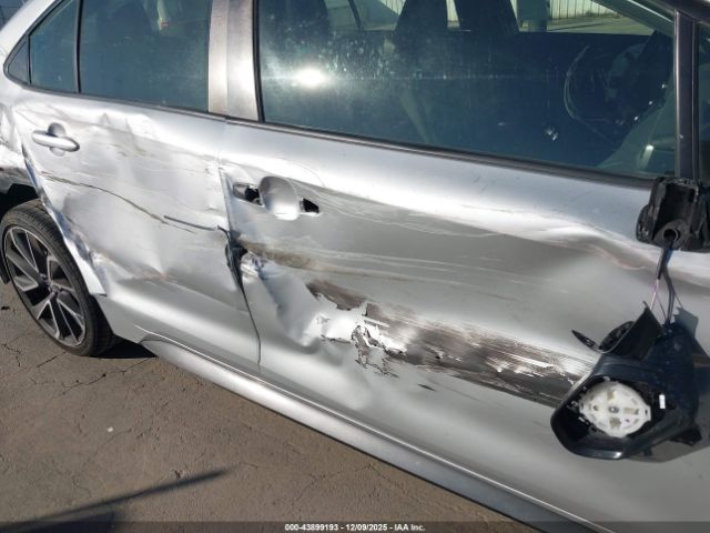 Toyota Corolla Se Image 4