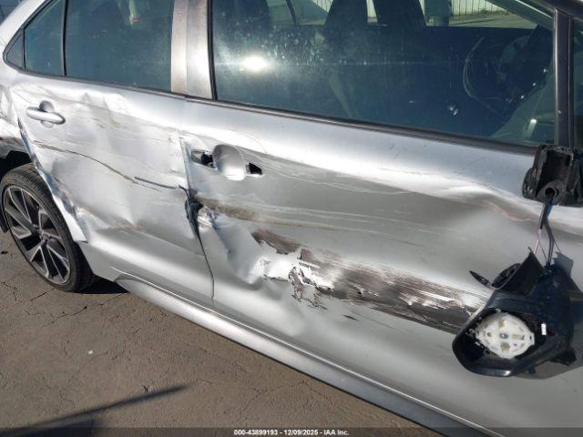 Toyota Corolla Se Image 4