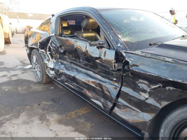 Ford Mustang V6 Premium Image 13