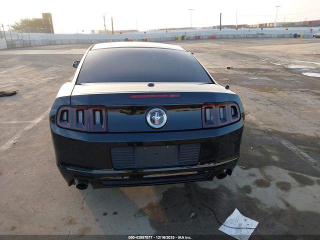 Ford Mustang V6 Premium Image 16