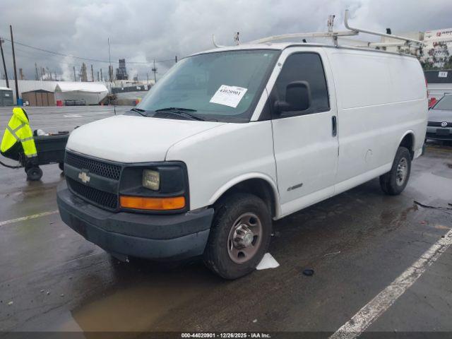 Chevrolet Express Image 5