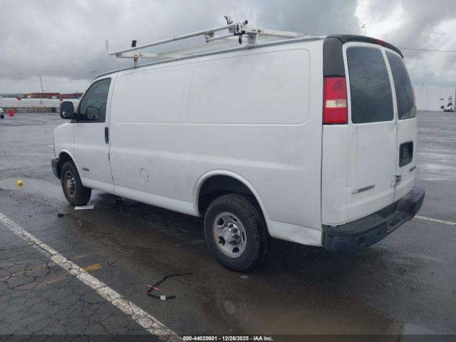 Chevrolet Express Image 4