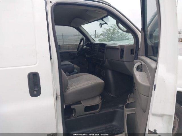 Chevrolet Express Image 8