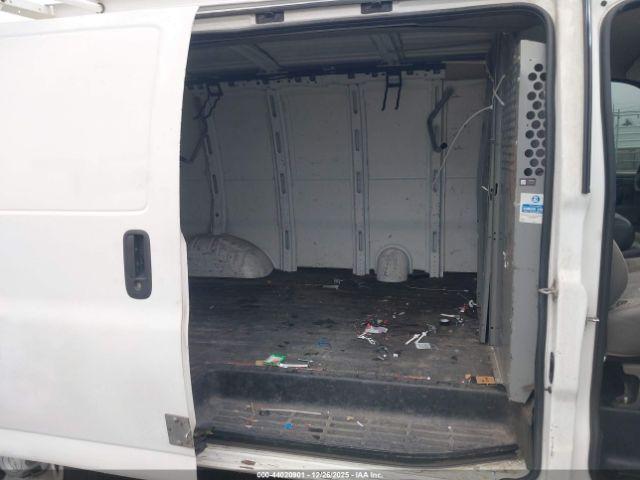 Chevrolet Express Image 10