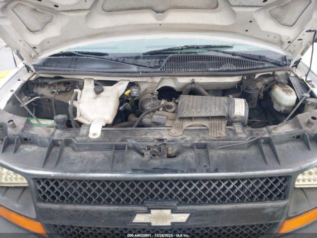 Chevrolet Express Image 11