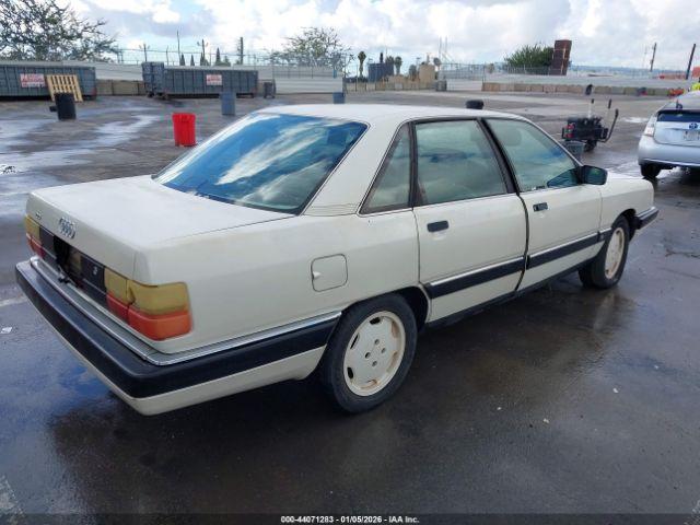 Audi 100 Image 10
