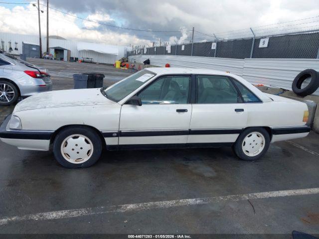 Audi 100 Image 16