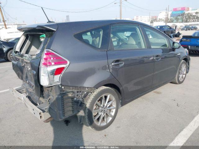 Toyota Prius v Five Image 17