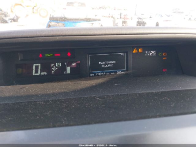 Toyota Prius v Five Image 6