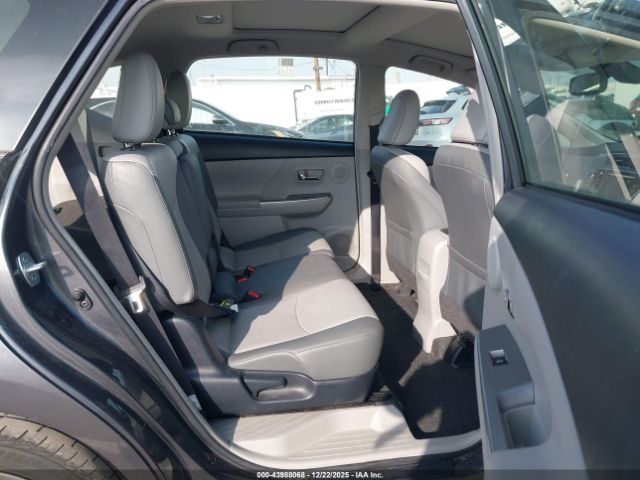 Toyota Prius v Five Image 16