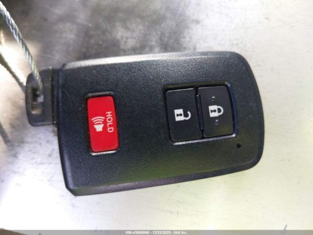 Toyota Prius v Five Image 10