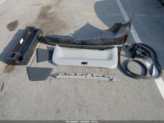 Toyota Prius v Five Image 7