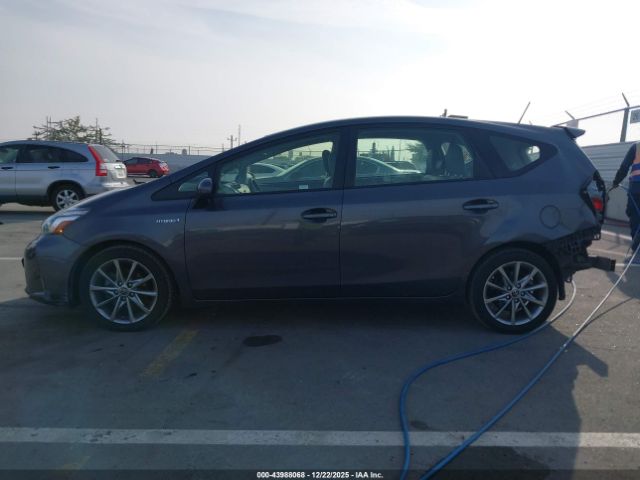 Toyota Prius v Five Image 13