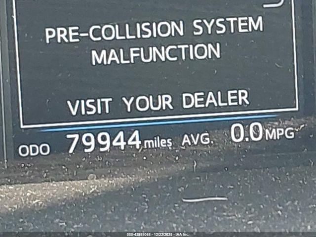 Toyota Prius v Five Image 11