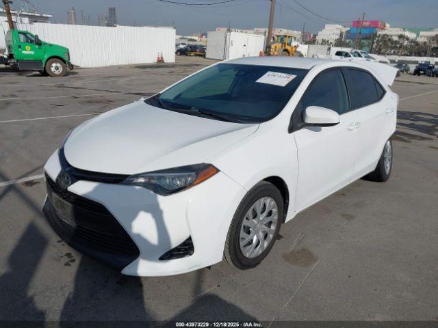 Toyota Corolla Le Image 9