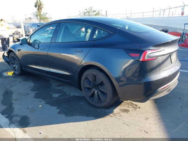 Tesla Model 3 Image 3