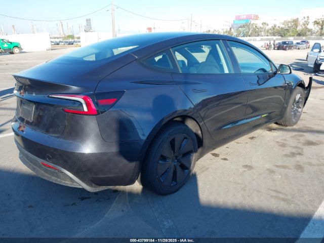 Tesla Model 3 Image 4