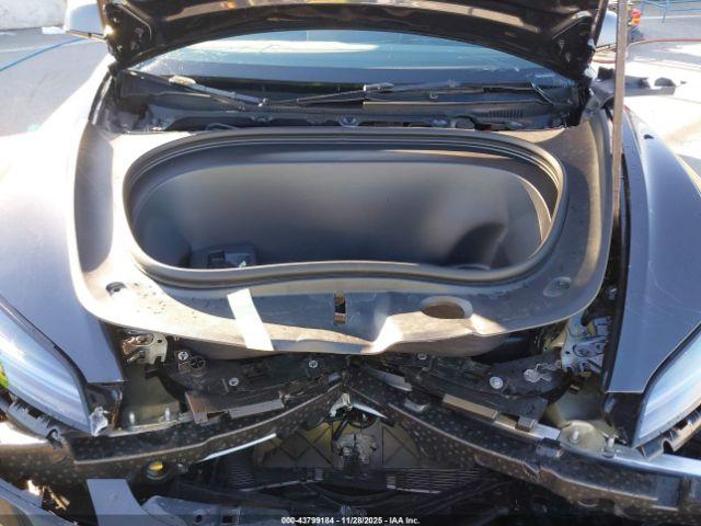 Tesla Model 3 Image 12