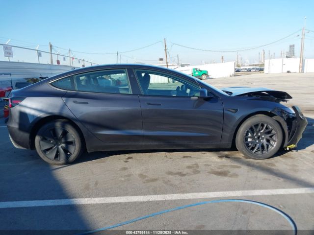 Tesla Model 3 Image 17