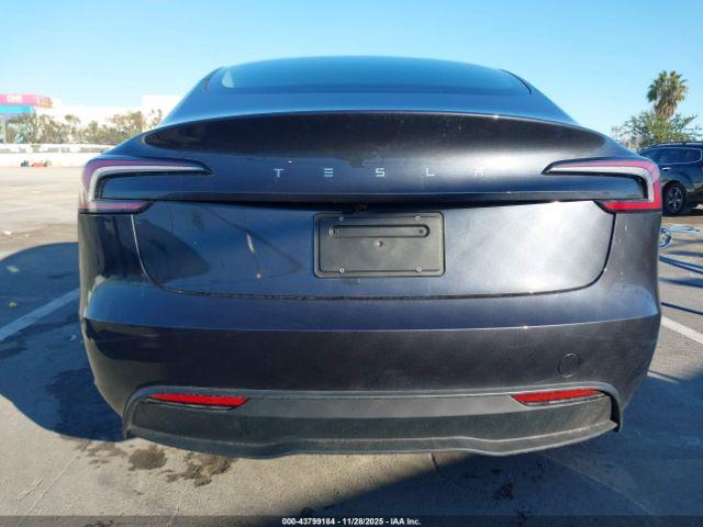 Tesla Model 3 Image 16