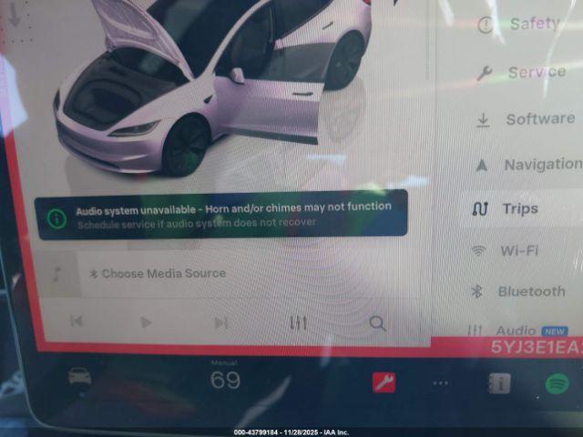 Tesla Model 3 Image 13