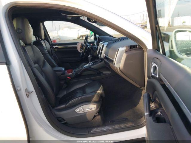 Porsche Cayenne Platinum Edition Image 2