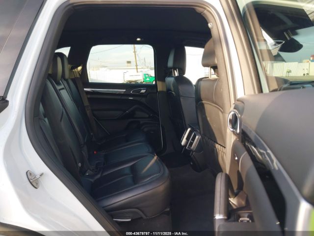 Porsche Cayenne Platinum Edition Image 3