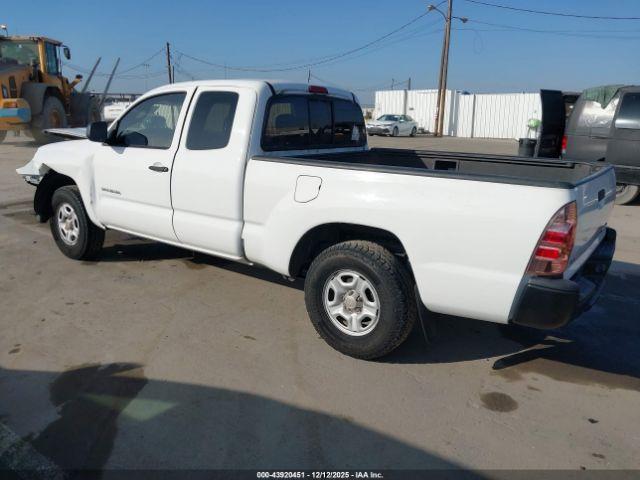 Toyota Tacoma Image 3