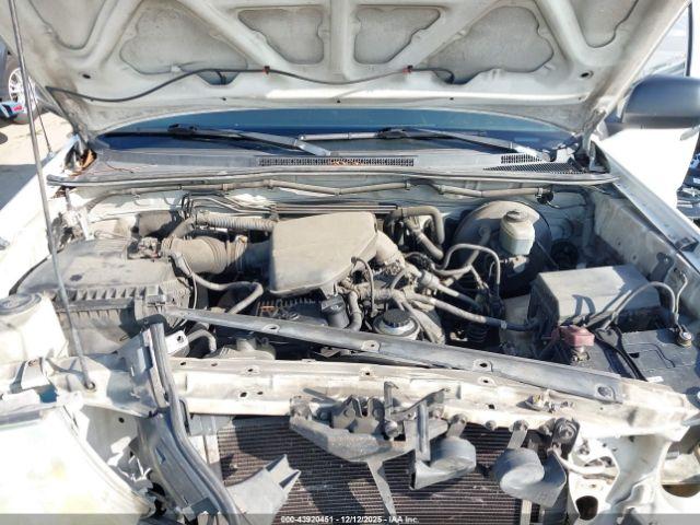 Toyota Tacoma Image 13