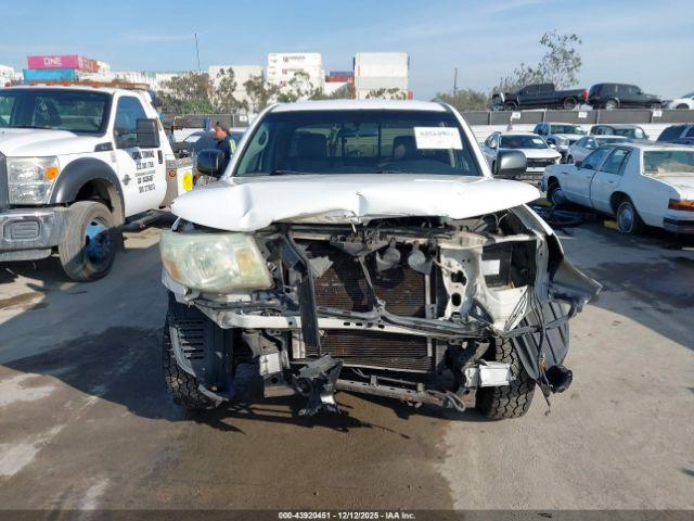 Toyota Tacoma Image 11
