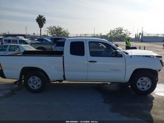 Toyota Tacoma Image 14