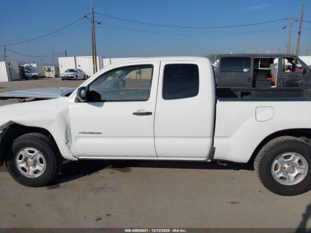 Toyota Tacoma Image 16