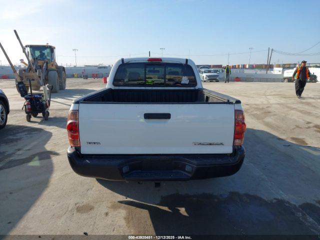 Toyota Tacoma Image 15