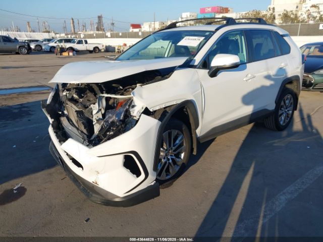 Toyota RAV4 Xle Premium Image 5