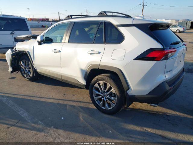 Toyota RAV4 Xle Premium Image 6