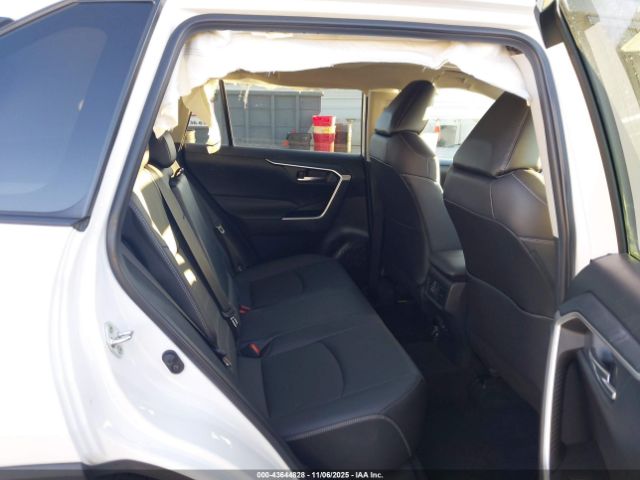 Toyota RAV4 Xle Premium Image 8