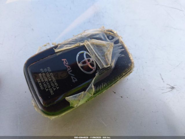 Toyota RAV4 Xle Premium Image 10