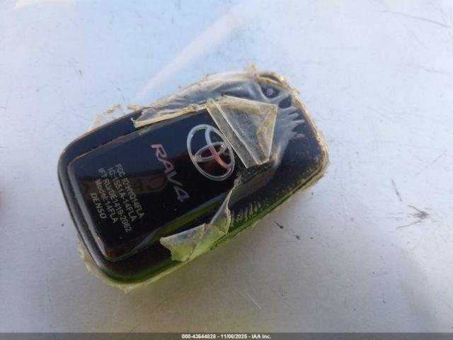 Toyota RAV4 Xle Premium Image 10