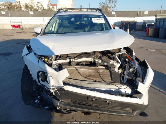 Toyota RAV4 Xle Premium Image 11