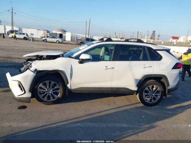 Toyota RAV4 Xle Premium Image 2