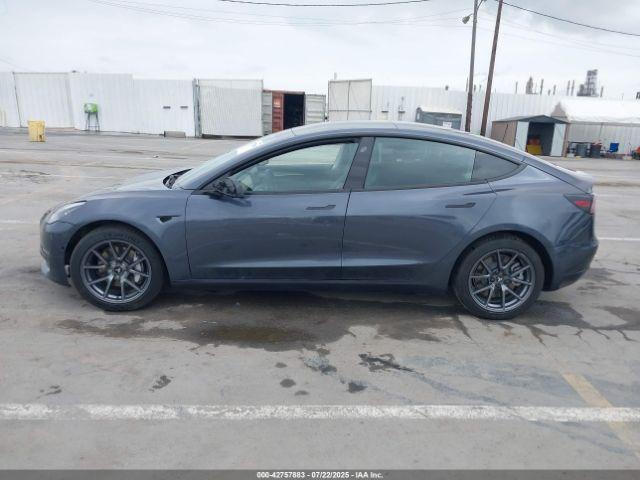 Tesla Model 3 Long Range Dual Motor All-wheel Drive Image 17